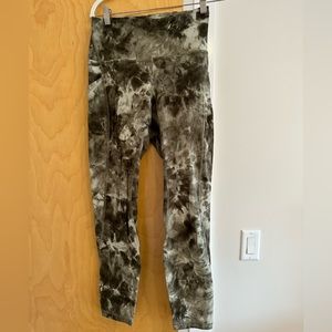 Lululemon lightly worn long align tie dye leggings. Green. Size 8